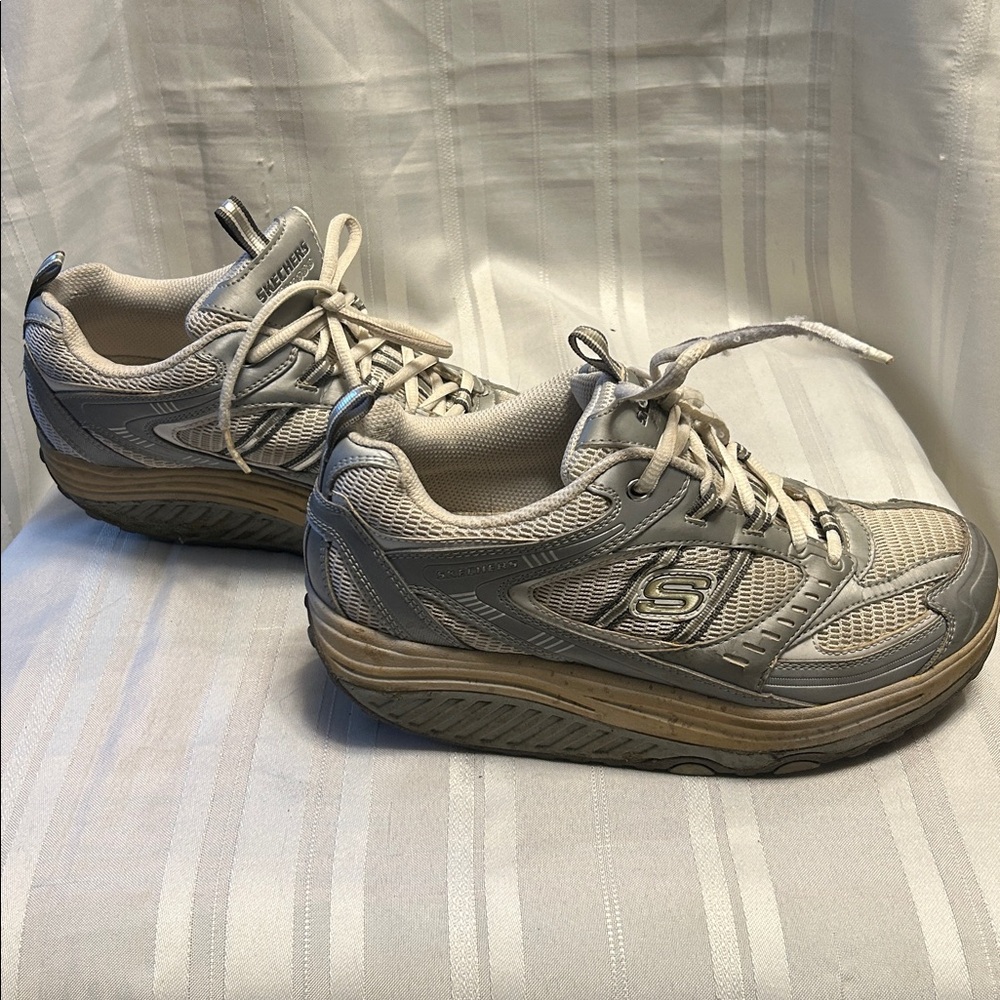 Skechers Women's Silver and White Athletic Shoes - Picture 5 of 14